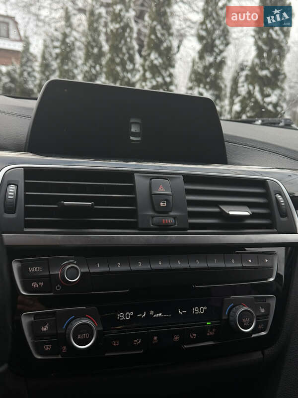 Седан BMW 3 Series 2018 в Львове