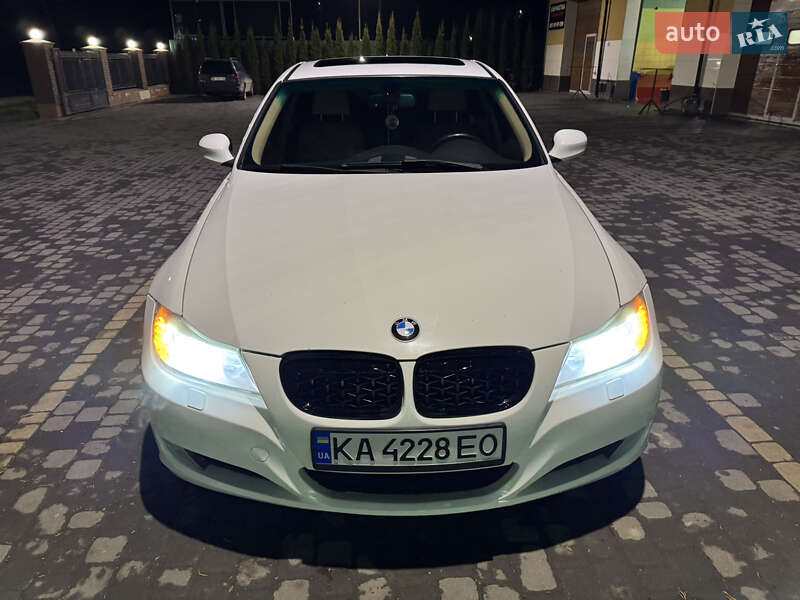 Седан BMW 3 Series 2011 в 