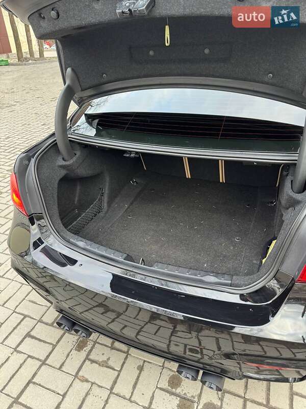 Седан BMW 3 Series 2013 в Львові