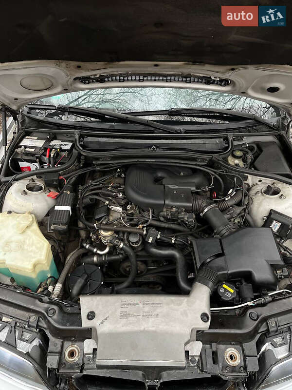 Седан BMW 3 Series 2000 в Солотвине