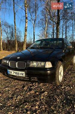 Седан BMW 3 Series 1995 в Радивиліві