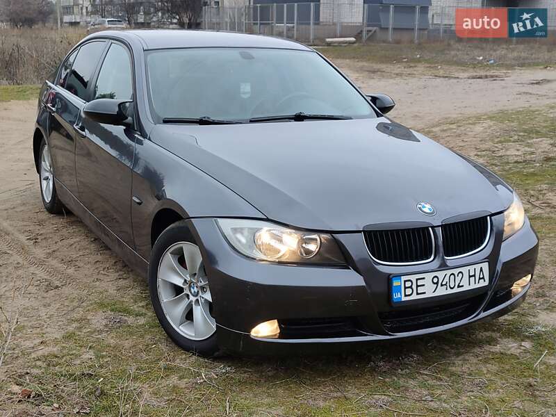 Седан BMW 3 Series 2005 в Новомосковську