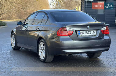 Седан BMW 3 Series 2006 в Ровно