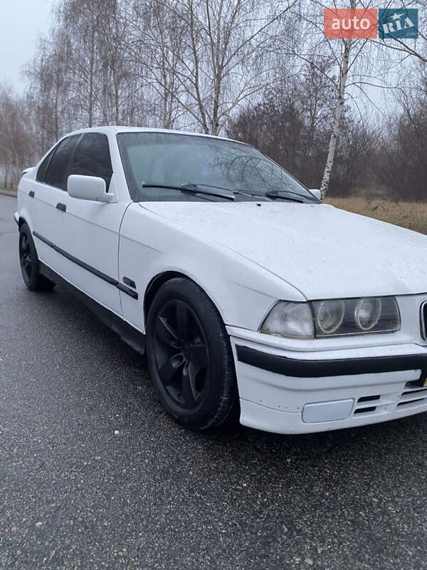 Седан BMW 3 Series 1991 в Запорожье
