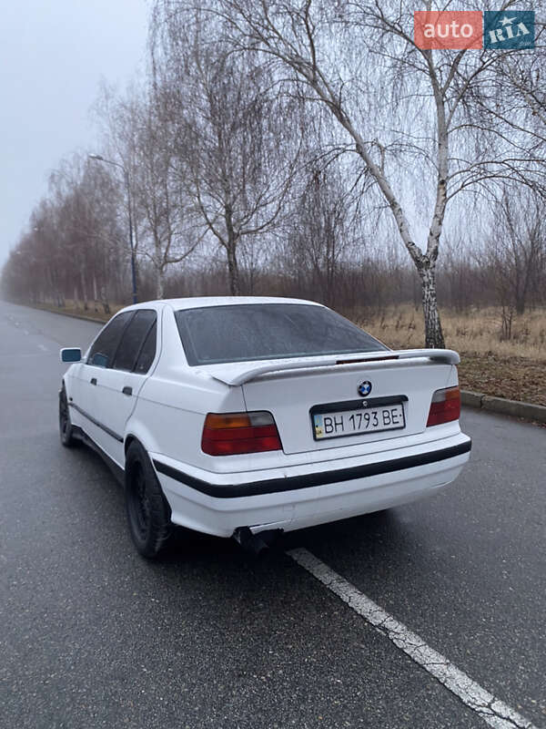 Седан BMW 3 Series 1991 в Запорожье