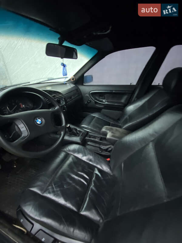 Седан BMW 3 Series 1991 в Запорожье