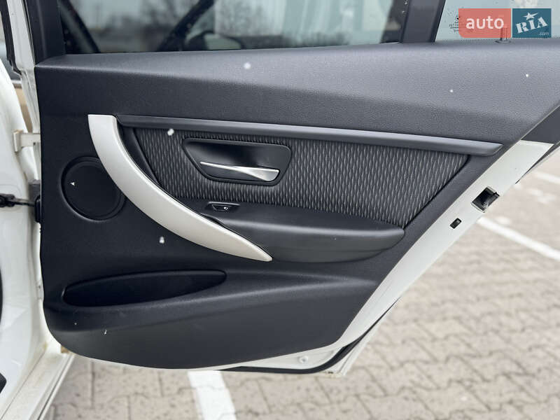 Седан BMW 3 Series 2013 в Чернівцях