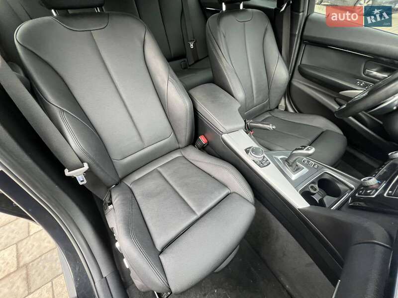 Седан BMW 3 Series 2016 в Львові