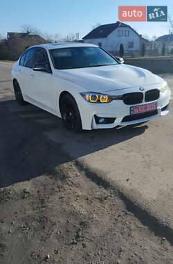 Седан BMW 3 Series 2015 в Великих Мостах