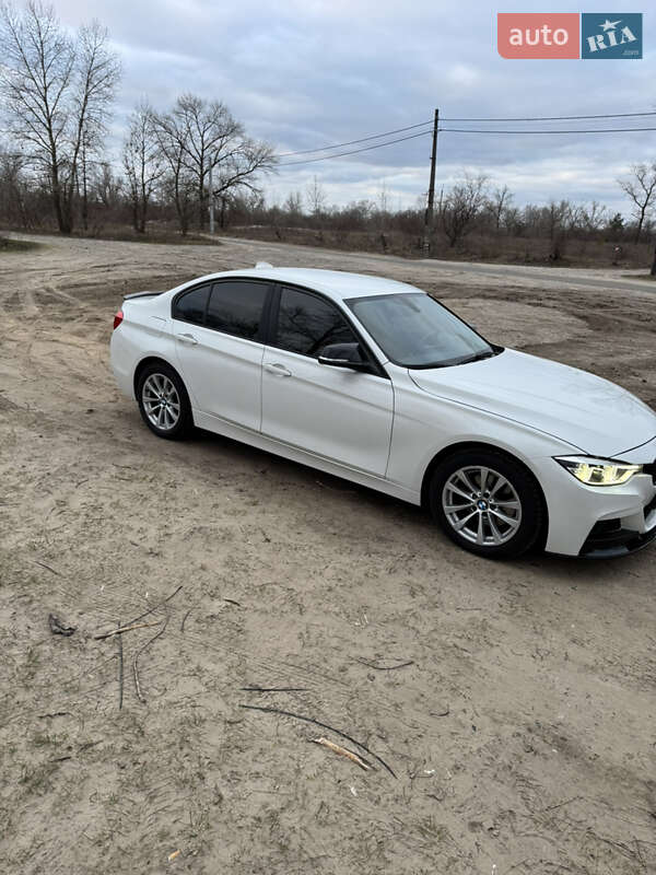 Седан BMW 3 Series 2016 в Киеве
