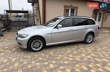 Універсал BMW 3 Series 2011 в Новоселиці