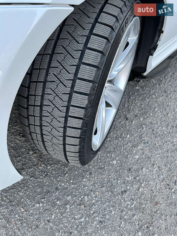 Седан BMW 3 Series 2011 в Краснограде