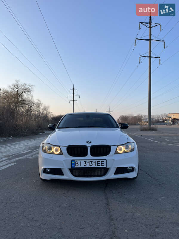 Седан BMW 3 Series 2011 в Краснограде