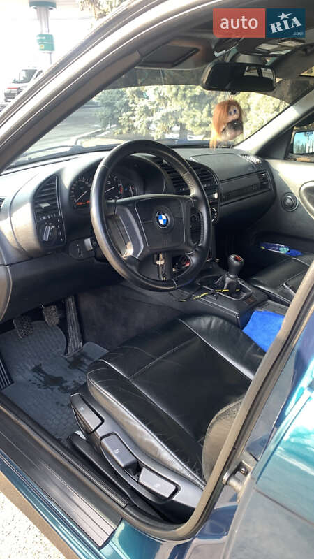 Седан BMW 3 Series 1994 в Павлограде