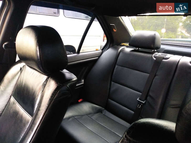 Седан BMW 3 Series 1994 в Павлограде