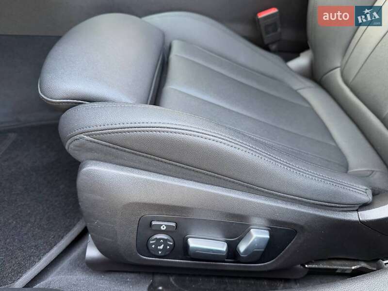 Седан BMW 3 Series 2019 в Днепре