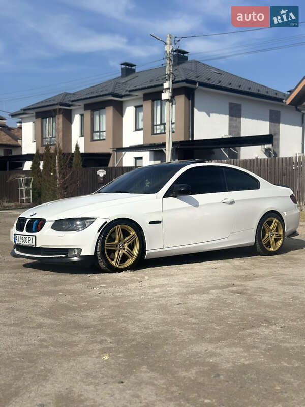 Купе BMW 3 Series 2011 в 