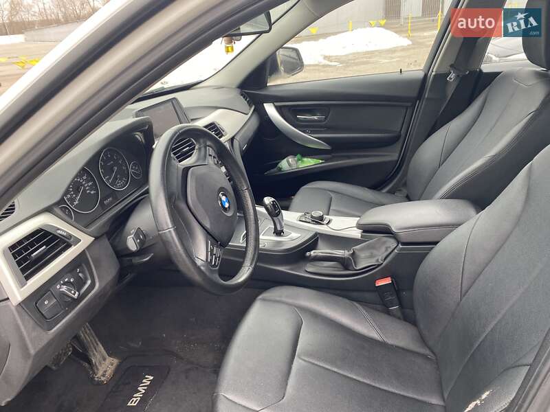 Седан BMW 3 Series 2017 в Киеве
