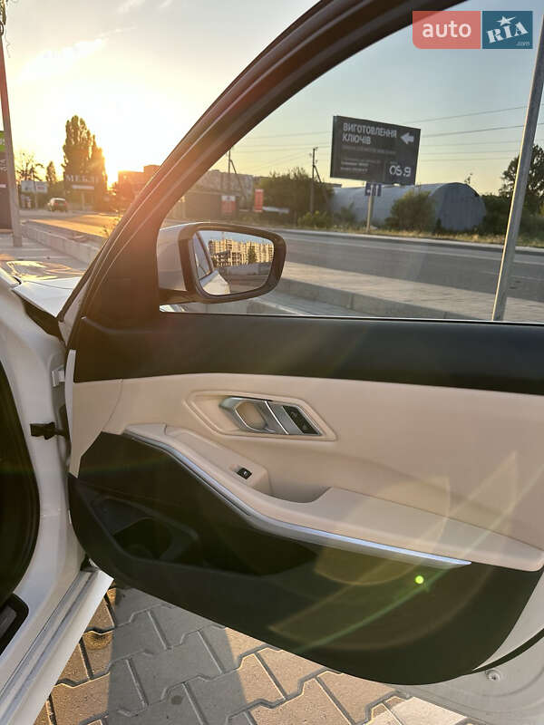 Седан BMW 3 Series 2019 в Киеве