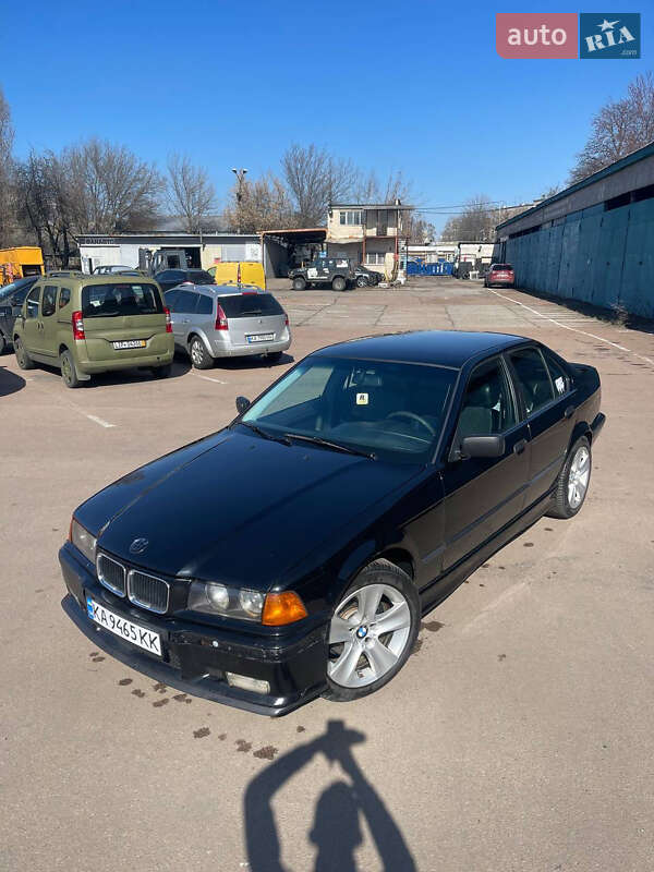 Седан BMW 3 Series 1995 в Киеве