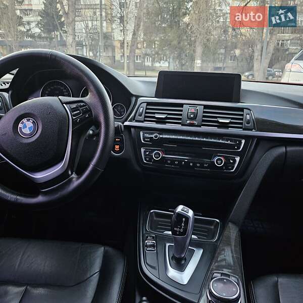 Седан BMW 3 Series 2014 в Чернівцях