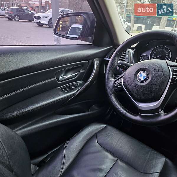 Седан BMW 3 Series 2014 в Чернівцях