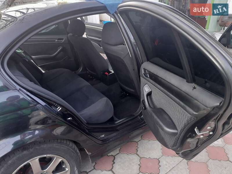 Седан BMW 3 Series 2000 в Коростене