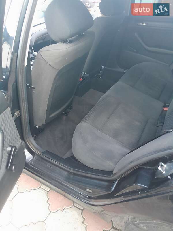 Седан BMW 3 Series 2000 в Коростене