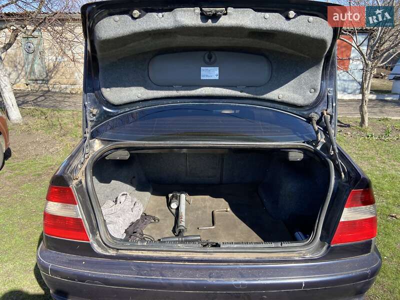 Седан BMW 3 Series 1999 в Сахновщине