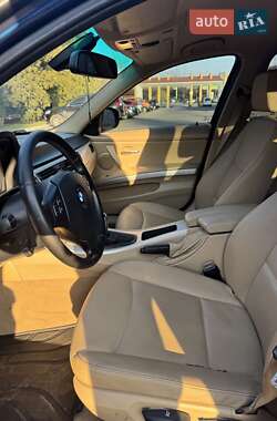Седан BMW 3 Series 2011 в 