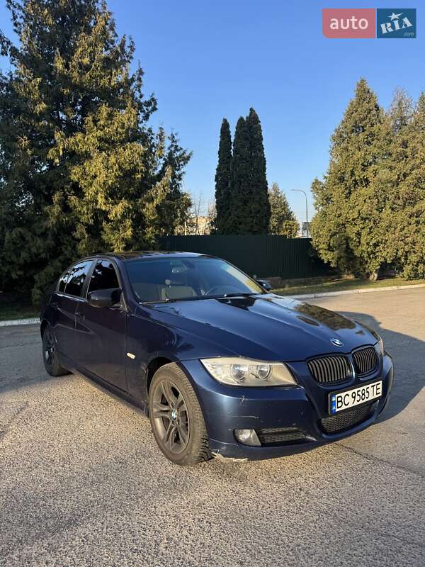 Седан BMW 3 Series 2011 в 