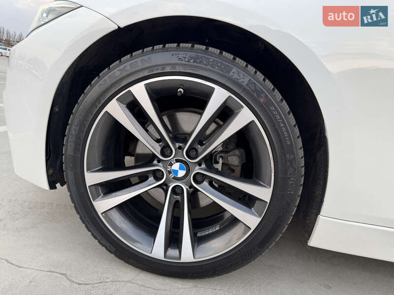 Седан BMW 3 Series 2016 в Киеве