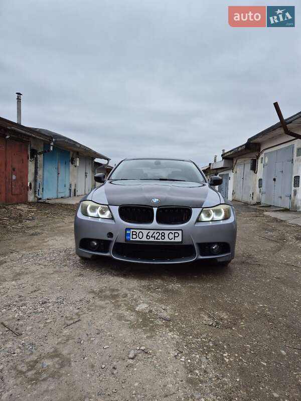 Седан BMW 3 Series 2011 в 
