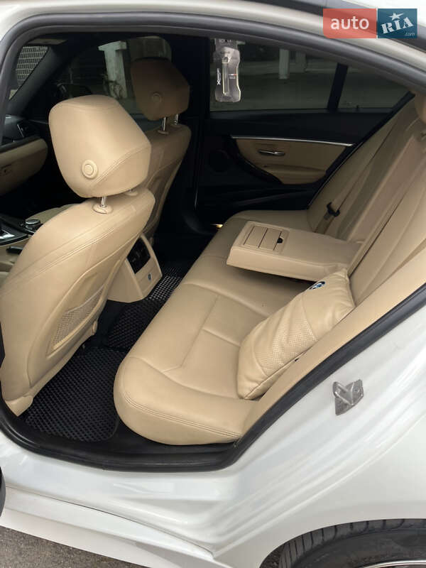 Седан BMW 3 Series 2016 в Кривом Роге