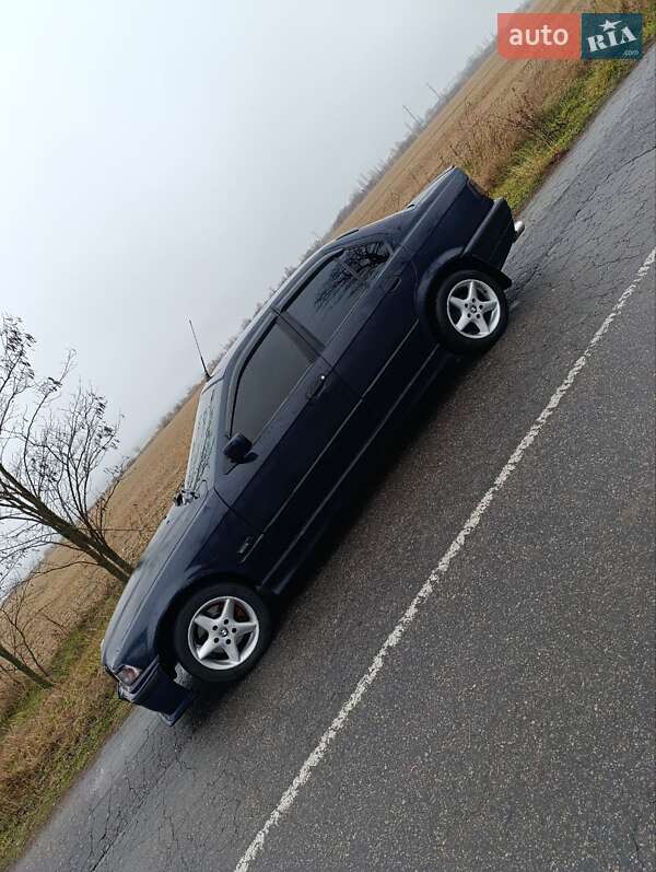 Седан BMW 3 Series 1995 в Вознесенську