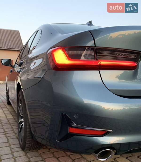 Седан BMW 3 Series 2019 в Львове