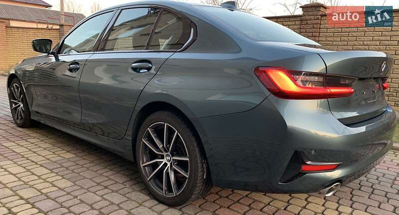 Седан BMW 3 Series 2019 в Львове