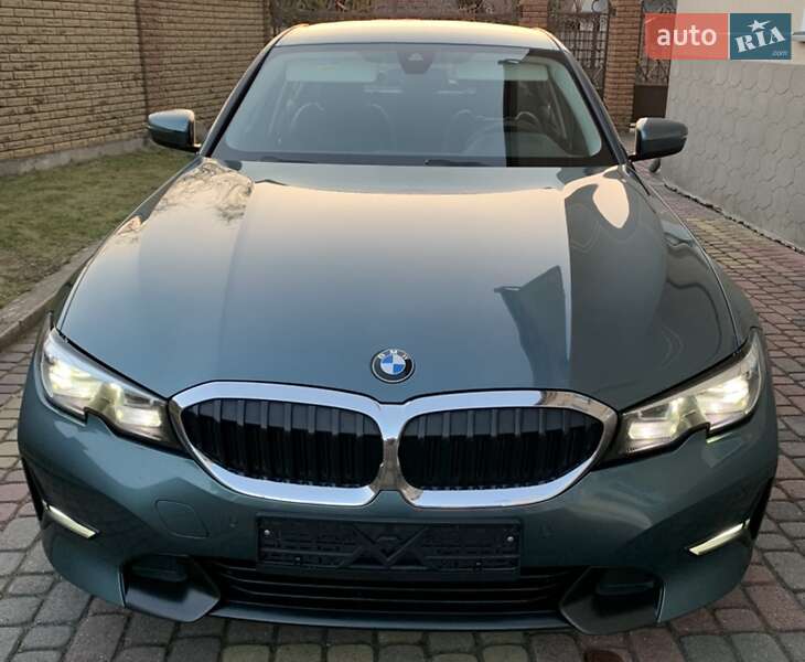 Седан BMW 3 Series 2019 в Львове