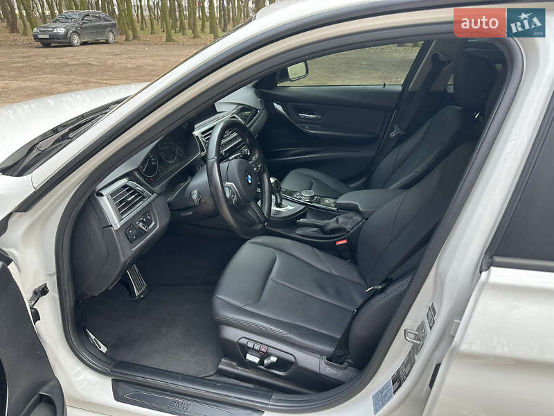 Седан BMW 3 Series 2016 в Львові