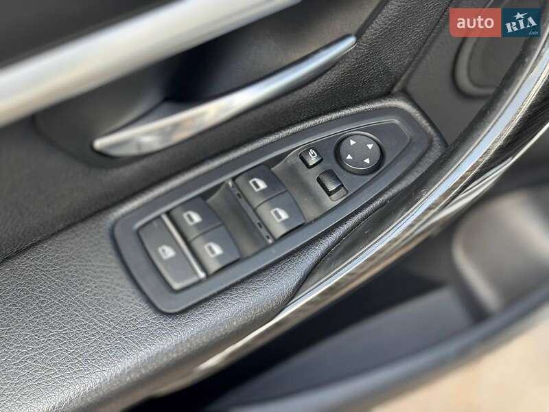 Седан BMW 3 Series 2017 в Киеве