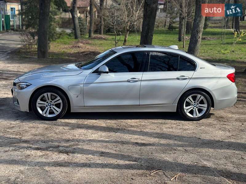 Седан BMW 3 Series 2017 в Киеве