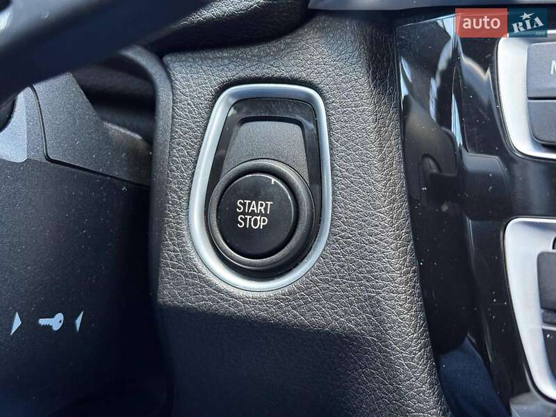 Седан BMW 3 Series 2017 в Киеве