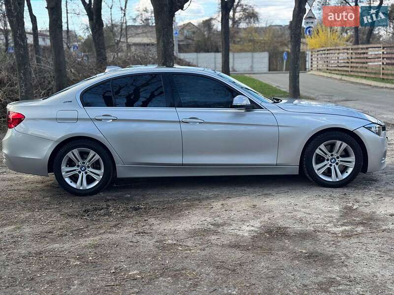 Седан BMW 3 Series 2017 в Киеве
