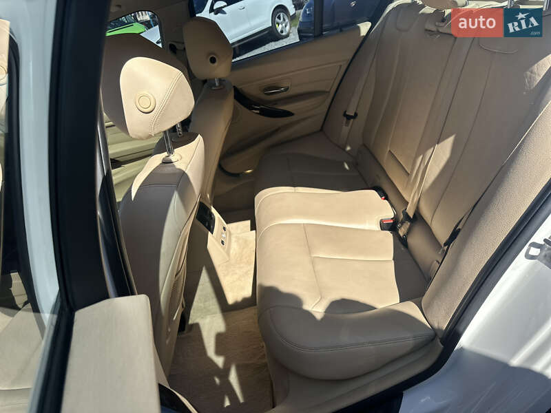Седан BMW 3 Series 2014 в Львове