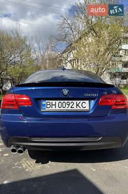 Купе BMW 3 Series 2011 в 