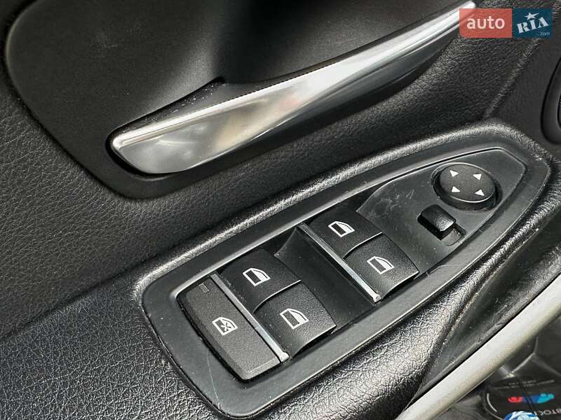 Седан BMW 3 Series 2015 в Львові