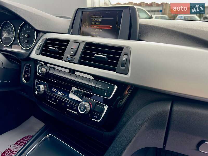 Седан BMW 3 Series 2015 в Львові