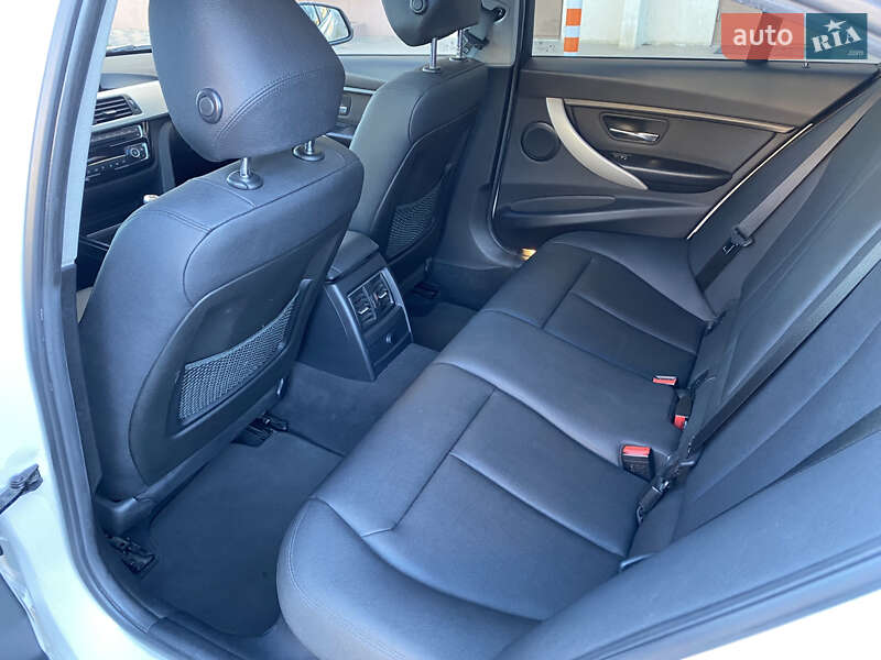 Седан BMW 3 Series 2017 в Николаеве