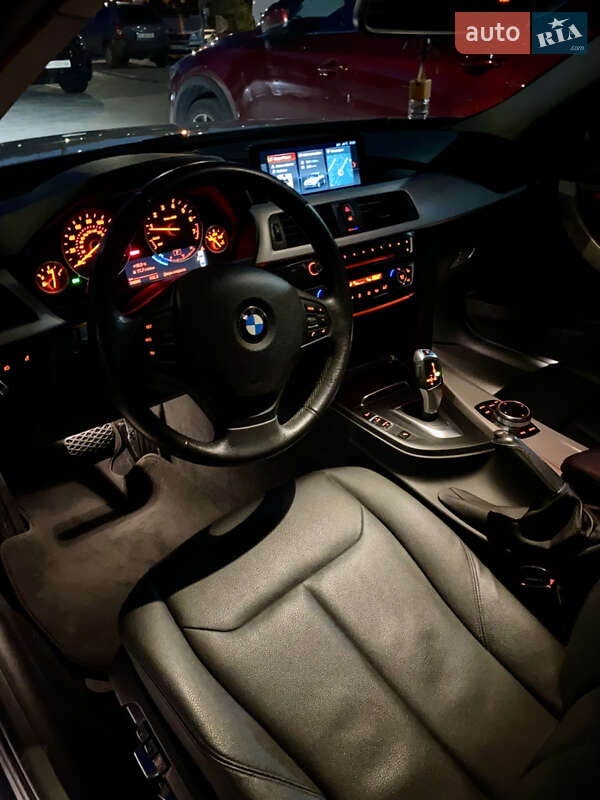 Седан BMW 3 Series 2017 в Николаеве