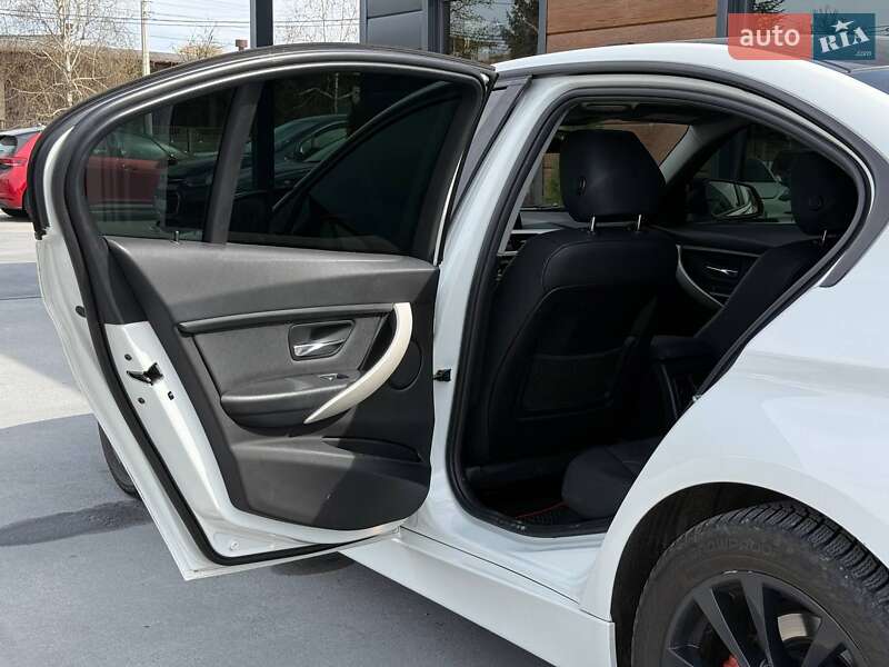 Седан BMW 3 Series 2018 в Ровно